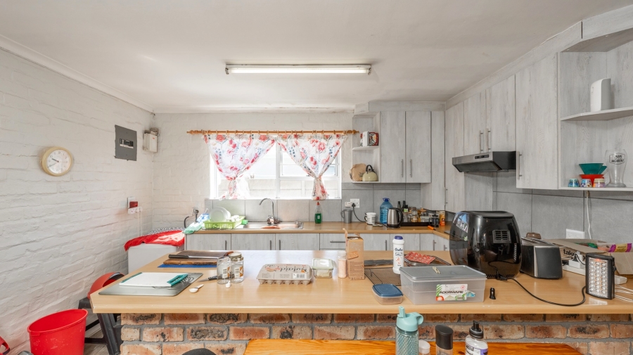 9 Bedroom Property for Sale in Struisbaai Western Cape
